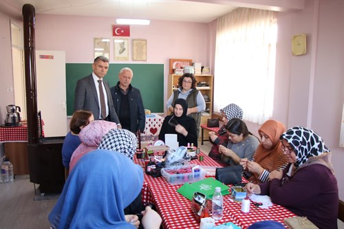 Kaymakam Dr.Arslan YURT’tan Gündoğan Köyü Nakış Kursuna Ziyaret